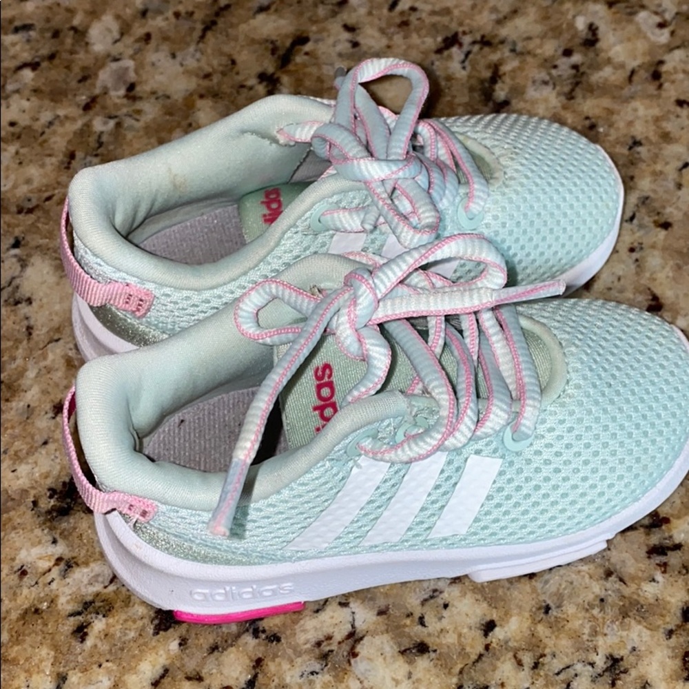 VVGUC MINT W/PINK ACCENT SZ 6